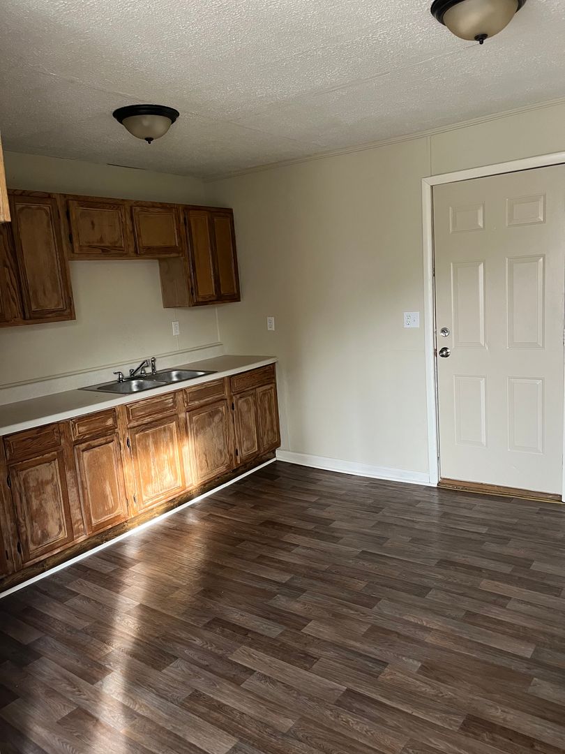 Childersburg House: 33 South Crestview Street