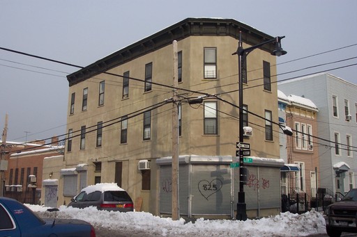 825 Elton Ave - 3rd FL – photo 1