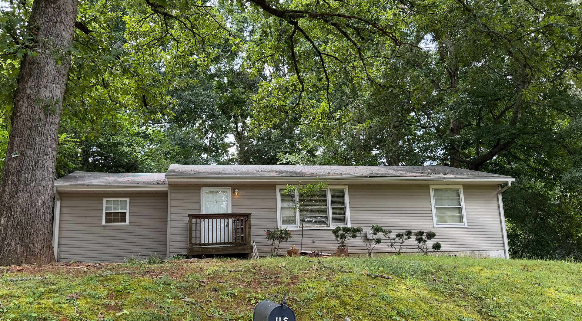 Florence House: 158 E. Lee Street