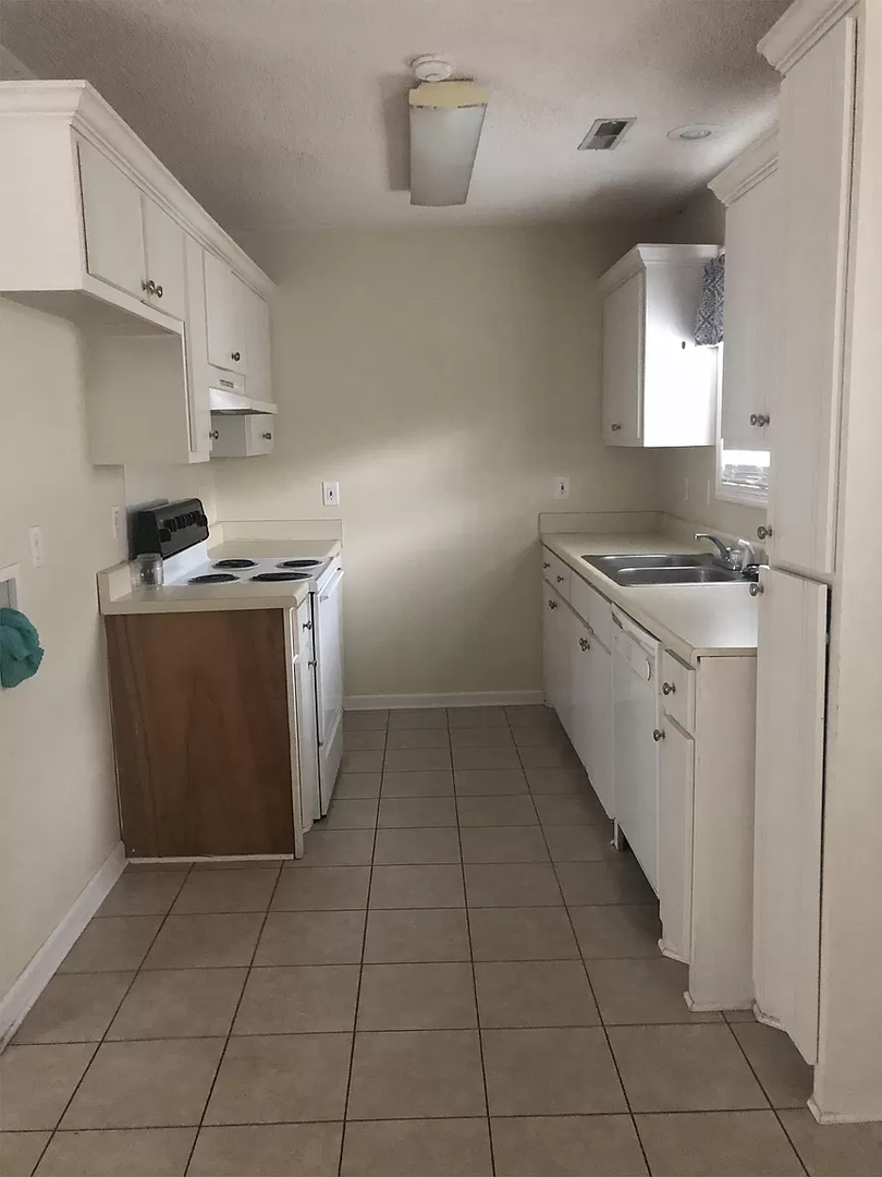 Killen Apartment: 120 Alabama Street