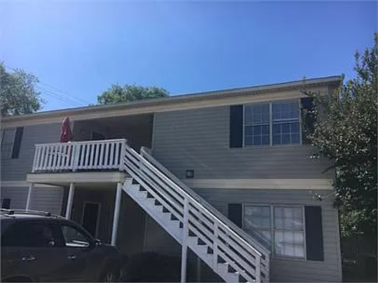 Sheffield Apartment: 500 E. 9th St.