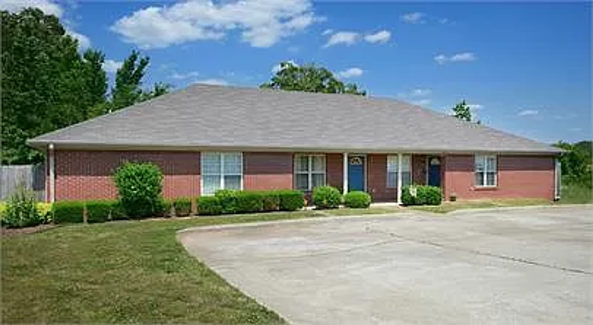 Killen Apartment: 121 Lannes West Drive