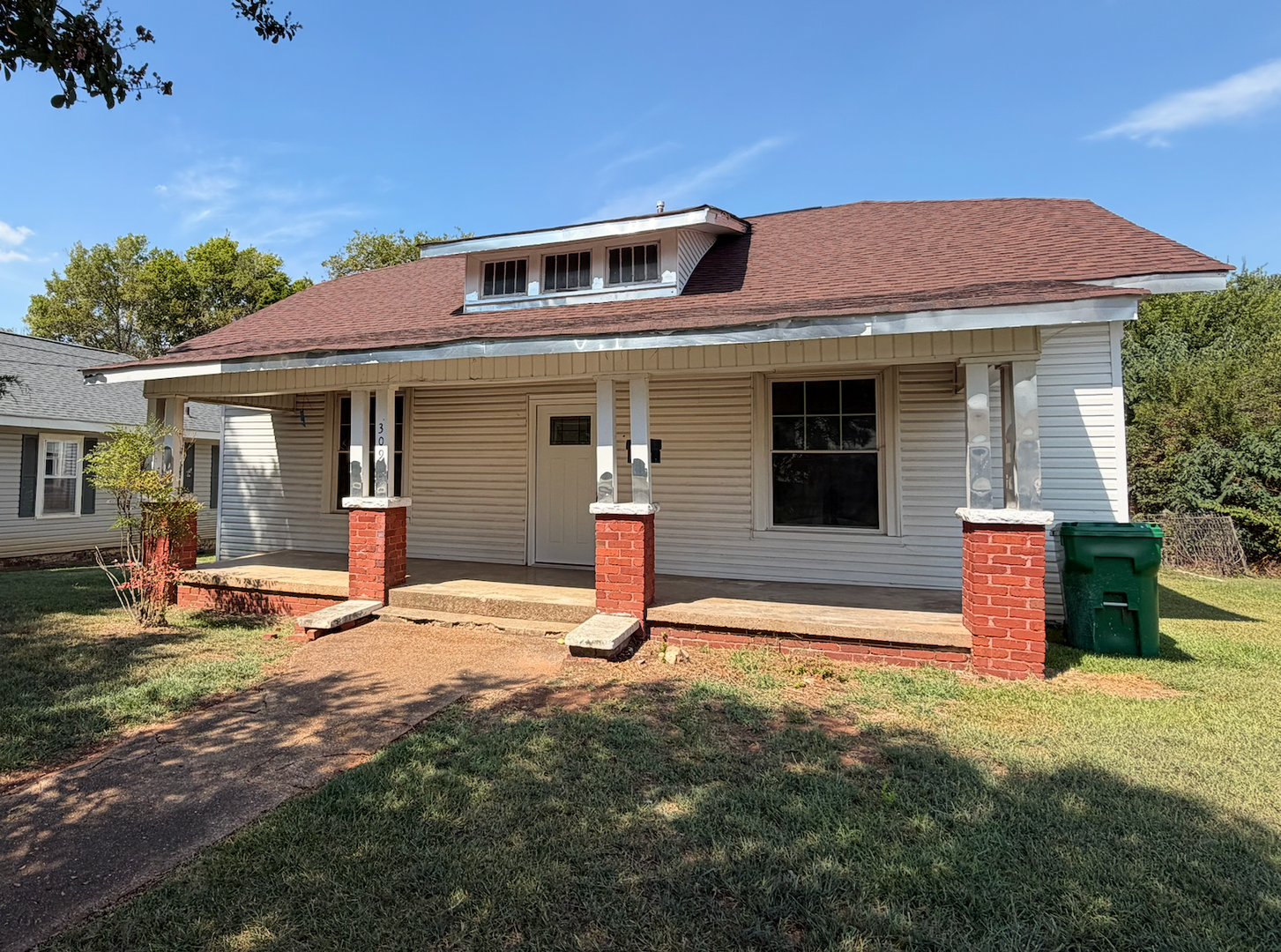 Tuscumbia House: 309 East 2nd Sreet