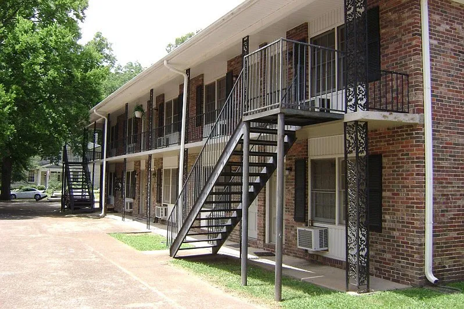 Florence Apartment: 604 N. Wood Avenue