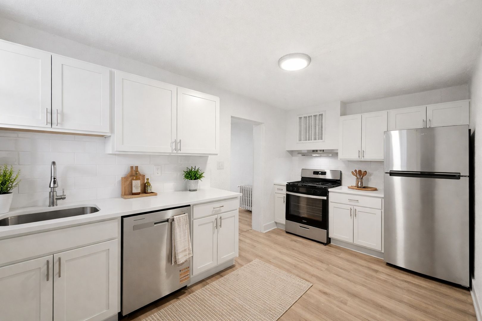 Homestead Apartment: 126 W 9th Avenue