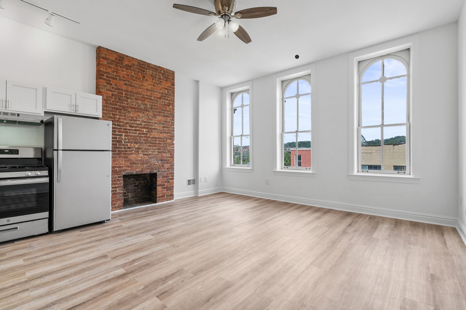 Pittsburgh Apartment: 2304 1/2 E Carson Street