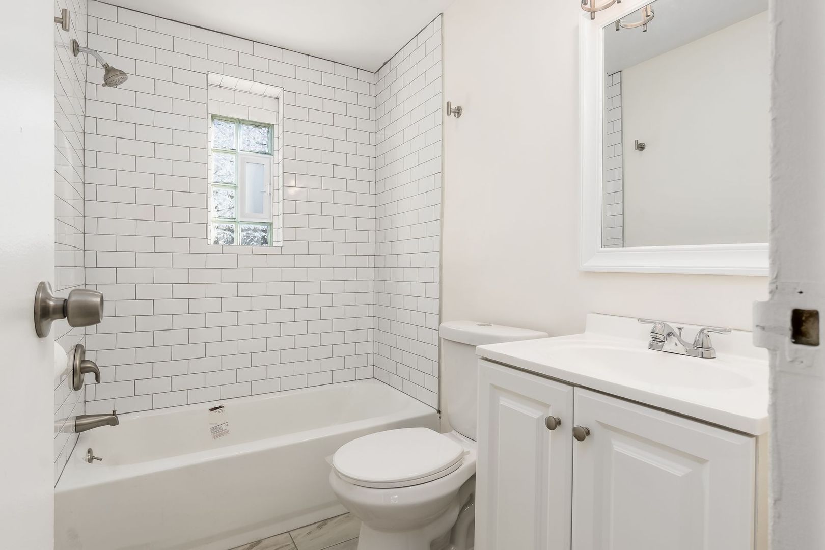 Columbus Apartment: 835 East Mithoff Street