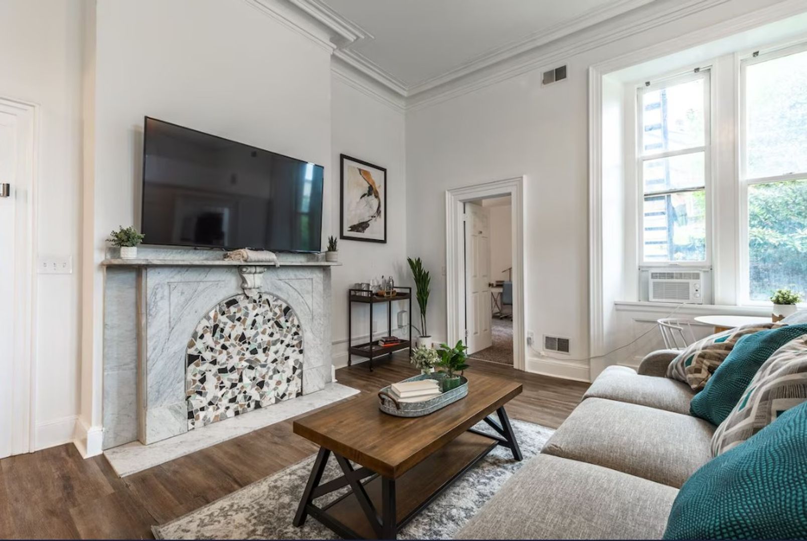 Pittsburgh Apartment: 1516 Warren Street