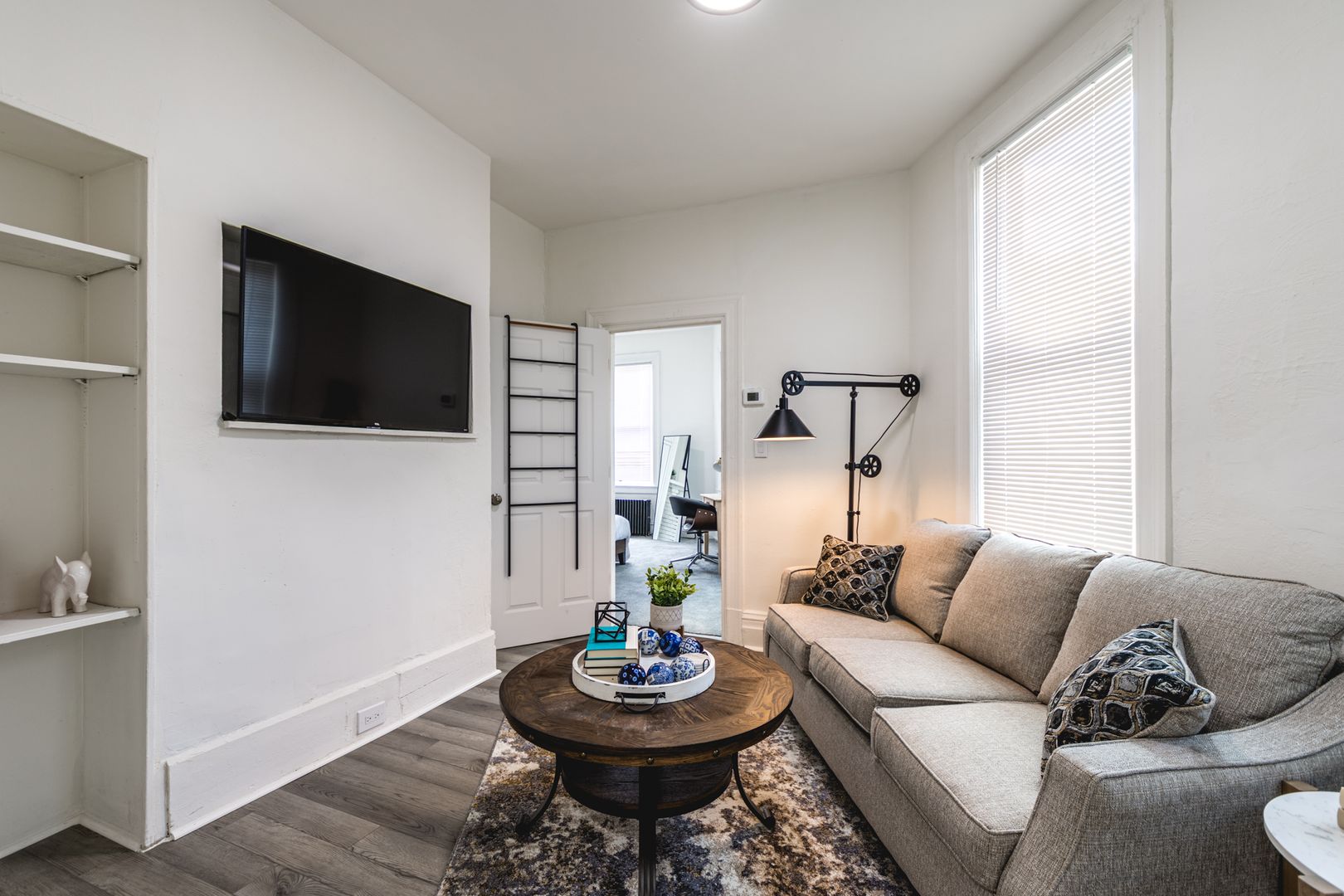 Pittsburgh Apartment: 4913 Yew Street