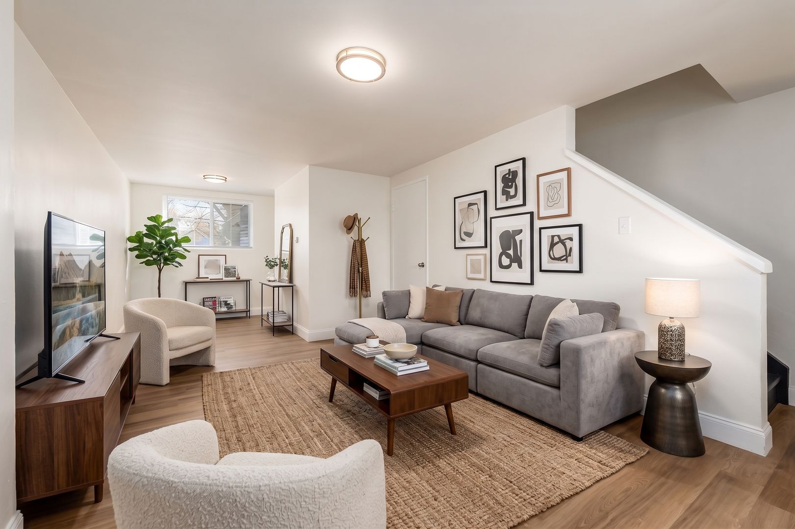 Columbus Apartment: 835 East Mithoff Street