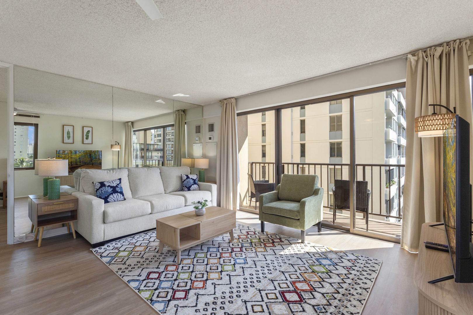 Honolulu Condo: 2140 Kuhio Ave