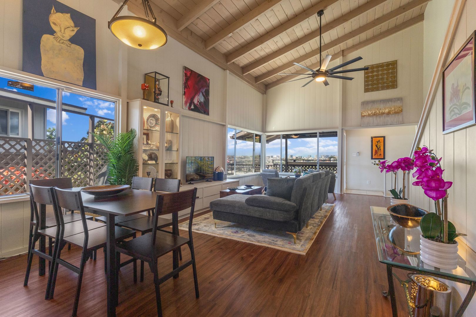 Honolulu House: 1548 Halekoa Drive