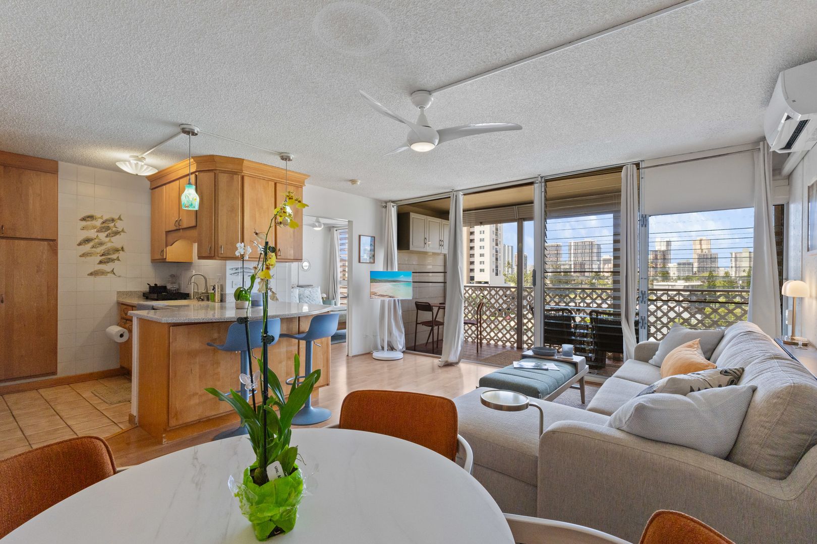 Honolulu Condo: 754 Ekela Ave