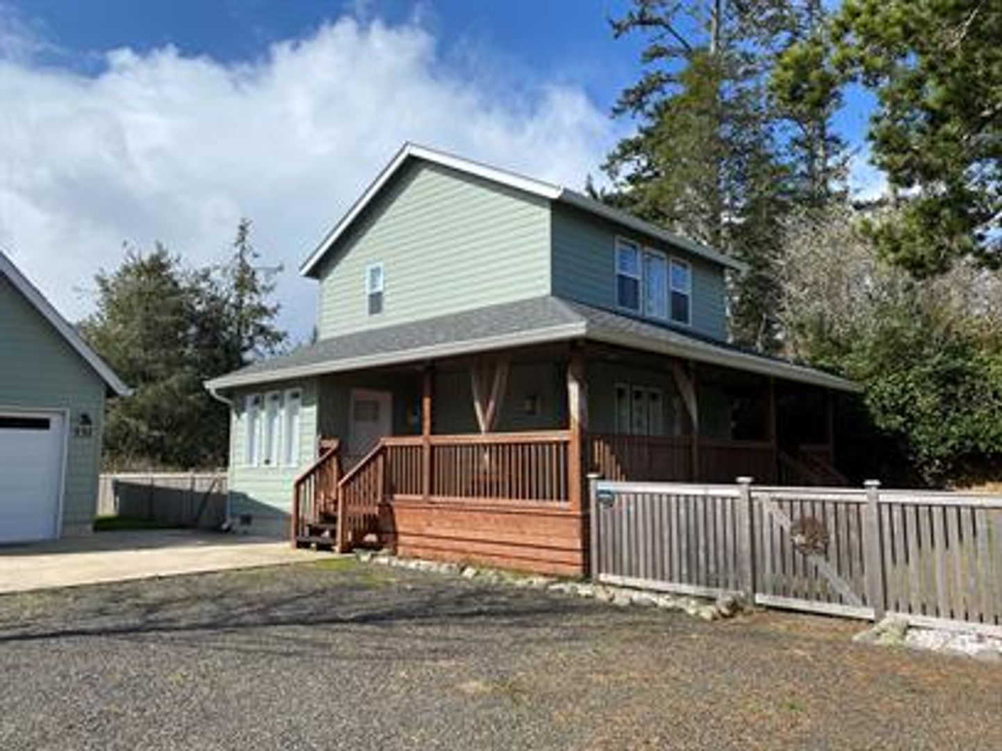 Ocean Shores House: 731 North Bay Avenue Southeast