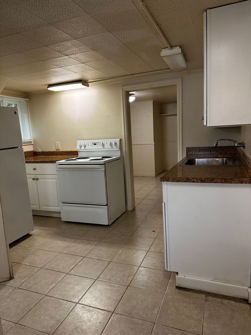 Aberdeen Apartment: 1509 N B Street
