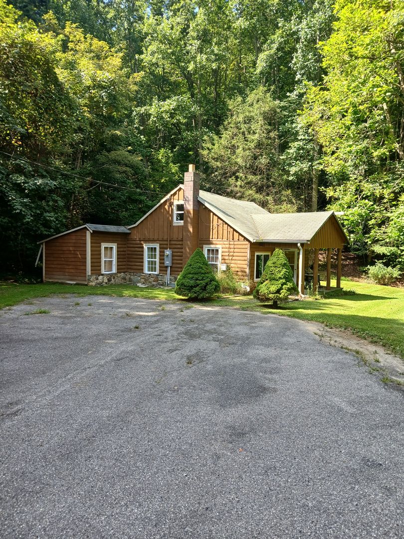 Elk Park House: 150 Smith Street
