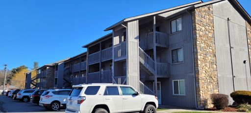 475 Meadowview Drive B306