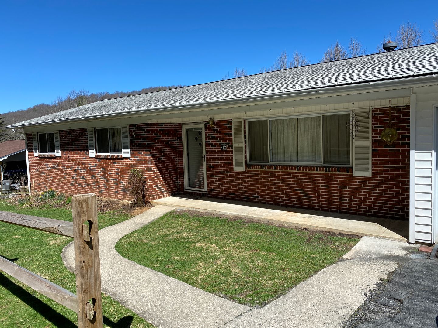 Boone Apartment: 312 Clint Norris