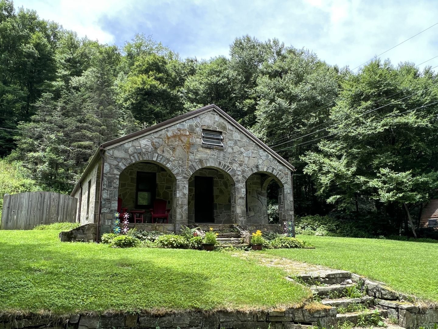 Blowing Rock House: 296 Middle Fork Rd