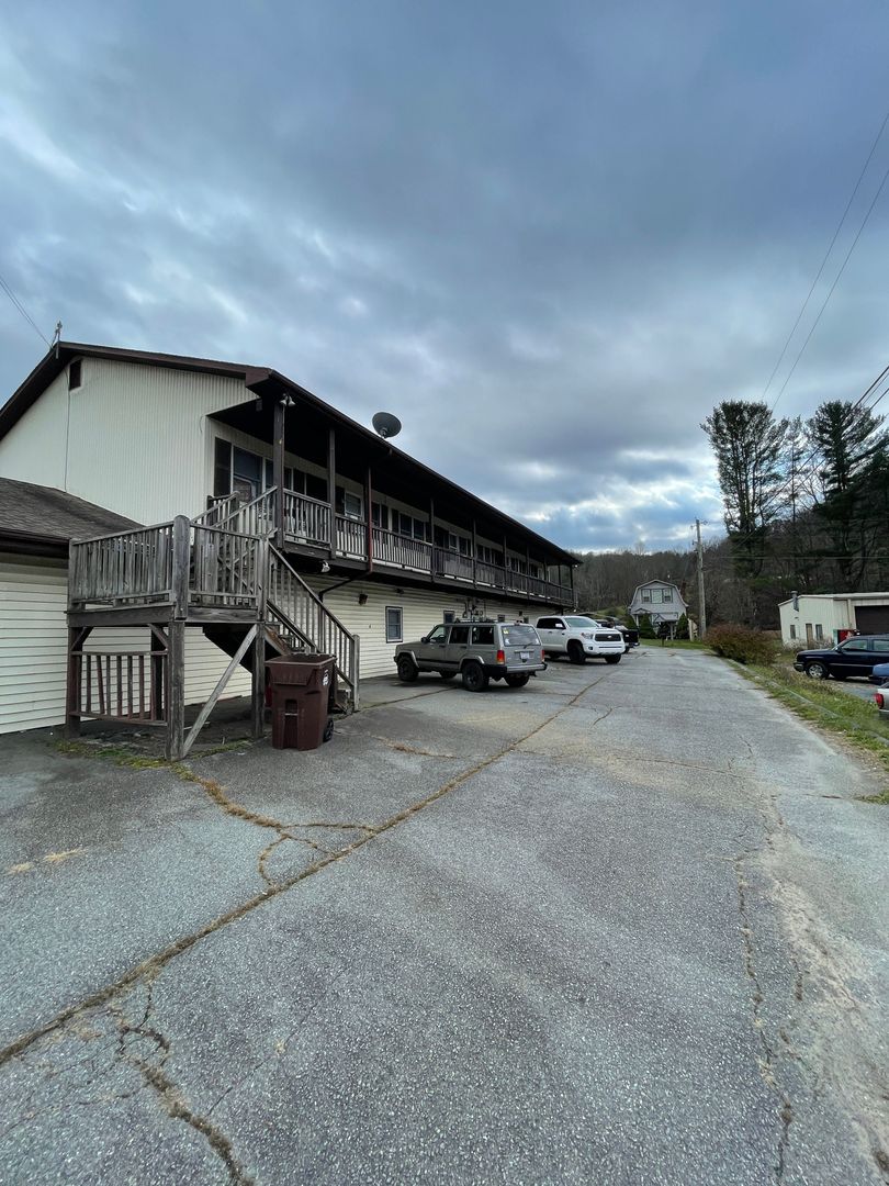 Vilas Apartment: 5015 US Hwy 421 N