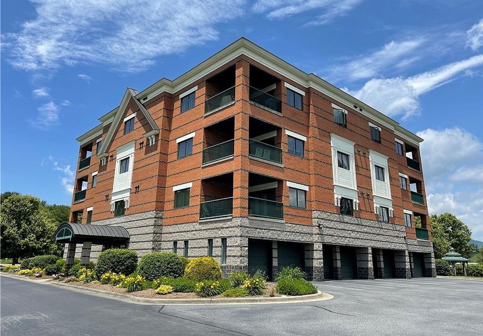 Boone Apartment: 143 Sports Club Lane