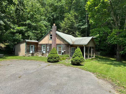 150 Smith Street, Elk Park, NC 28622