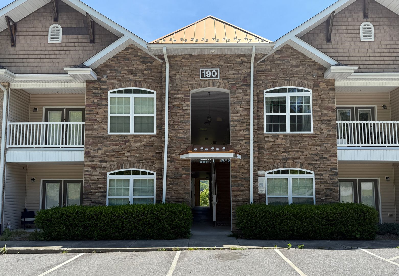 Boone Apartment: 190 Eli Hartley Drive