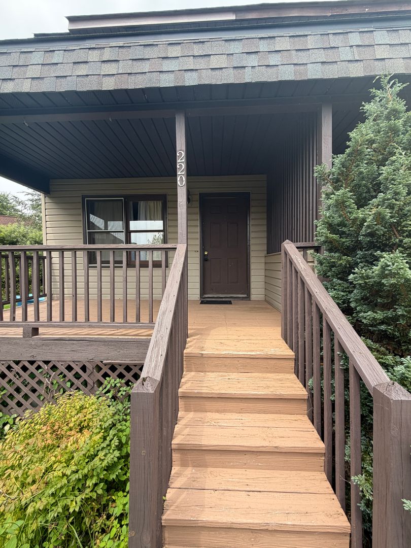 Boone Apartment: 220 Adams Lane