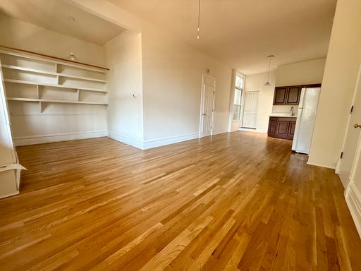 1 Bed/1 Bath Apartment in the Heart of Lincoln Park! – photo 1