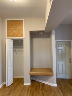 Rehabbed 2 Bedroom in the Heart of Pilsen! – photo 1