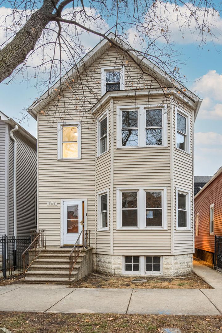 Chicago Apartment: 2137 N Maplewood