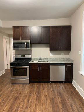 Not Available - Ad for Room-Mate Application Only – photo 1