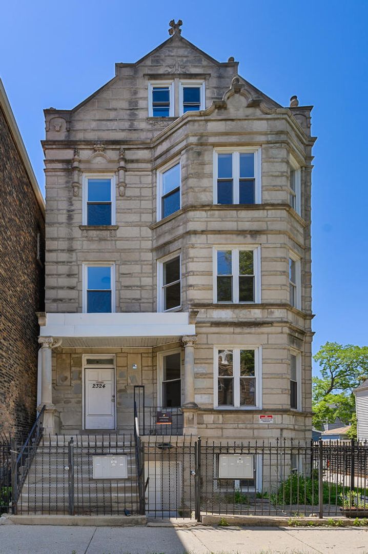 Chicago Apartment: 2320-24 S Sacramento