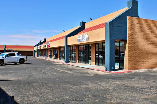 Excellent location for your own business. – photo 1
