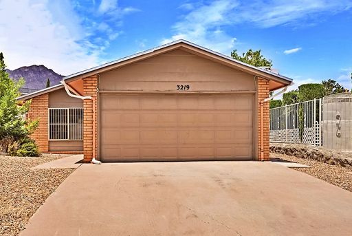 Charming Cul-de-Sac Home with Mountain Views – photo 1