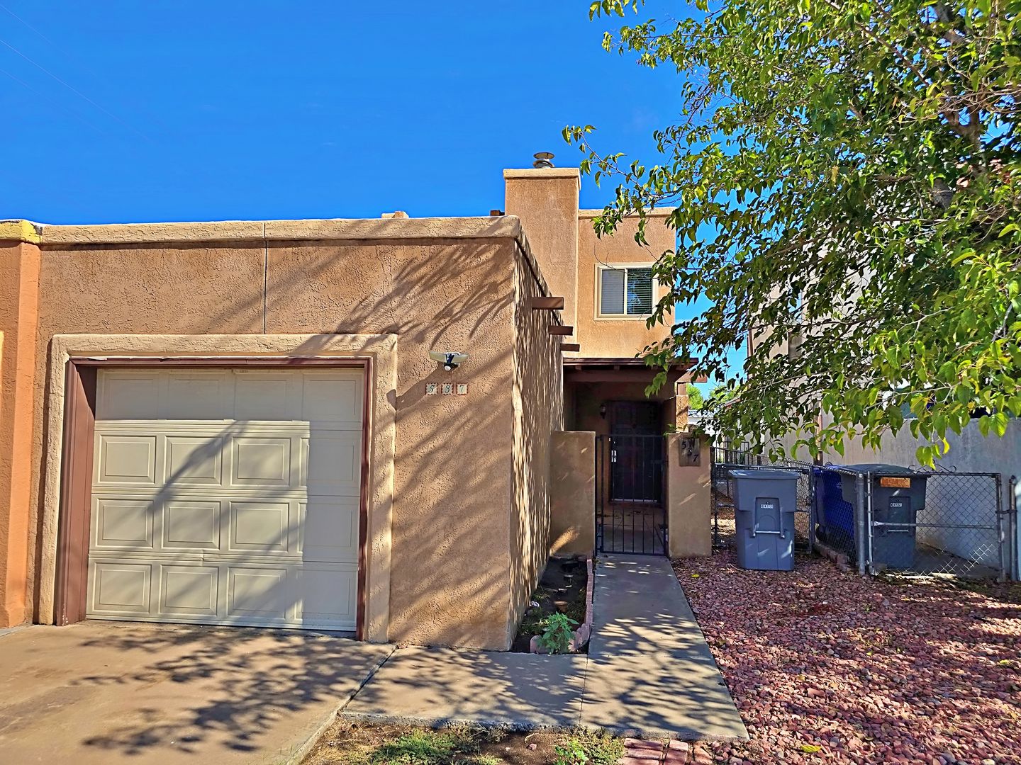El Paso House: 537 Redd Rd.