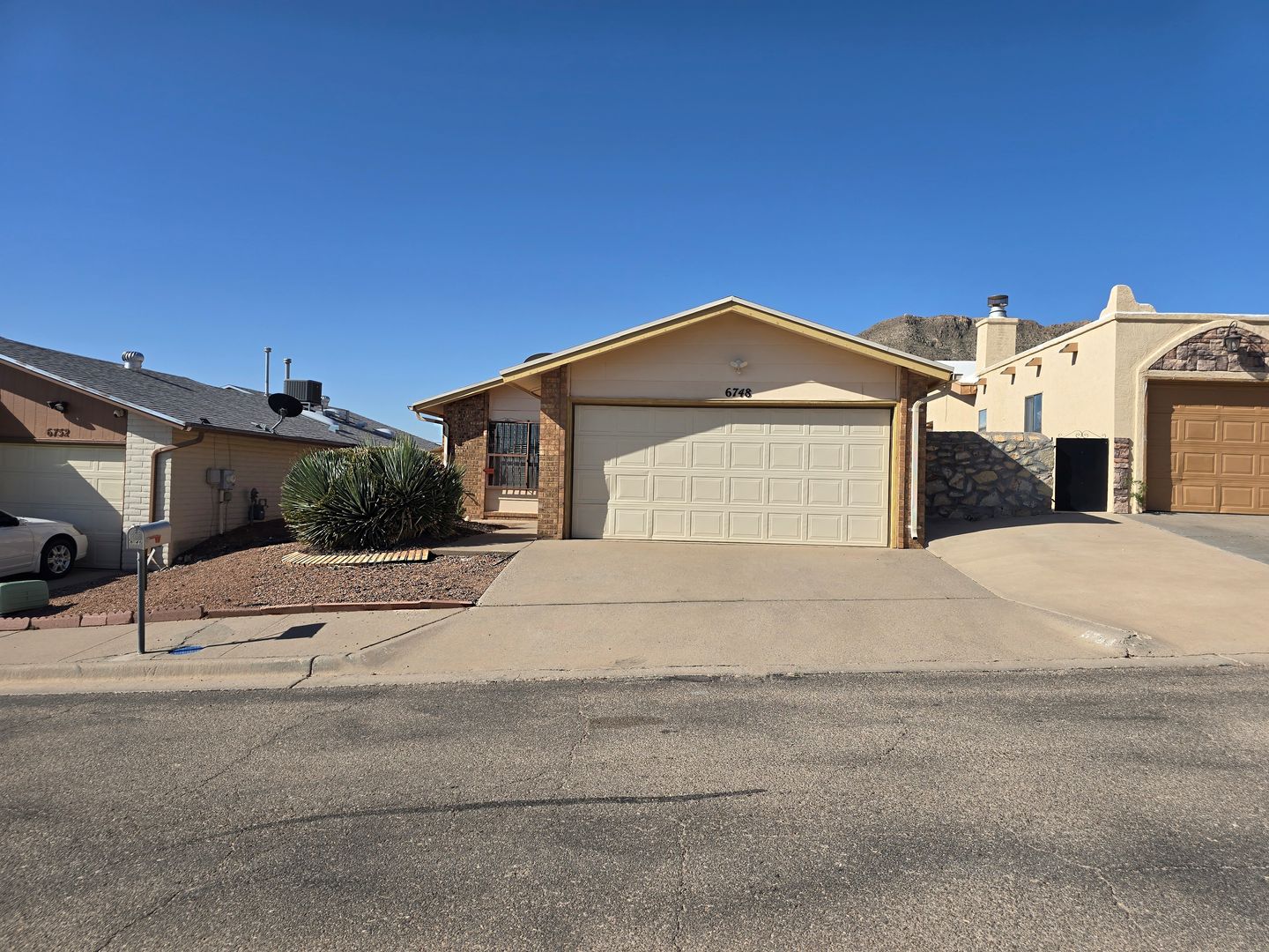 El  Paso House: 6748 Ridgetop