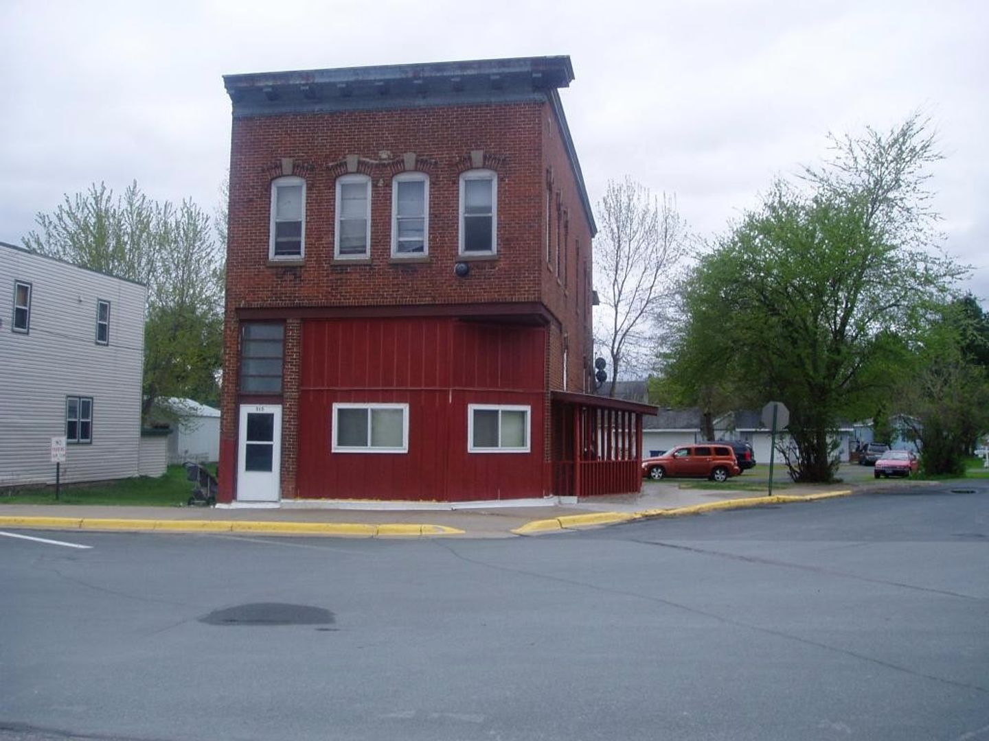 Centuria Apartment: 515 4th St.