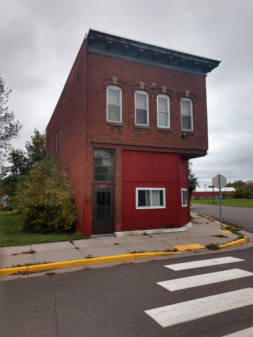 Centuria Apartment: 515 4th St.