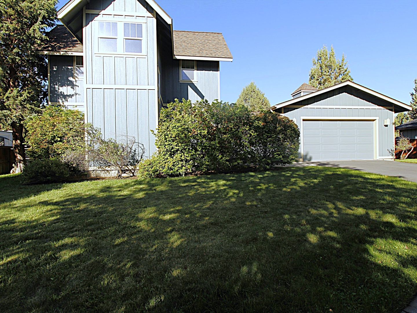 Charming 3-Bedroom Home in NE Bend – Close to St. Charles