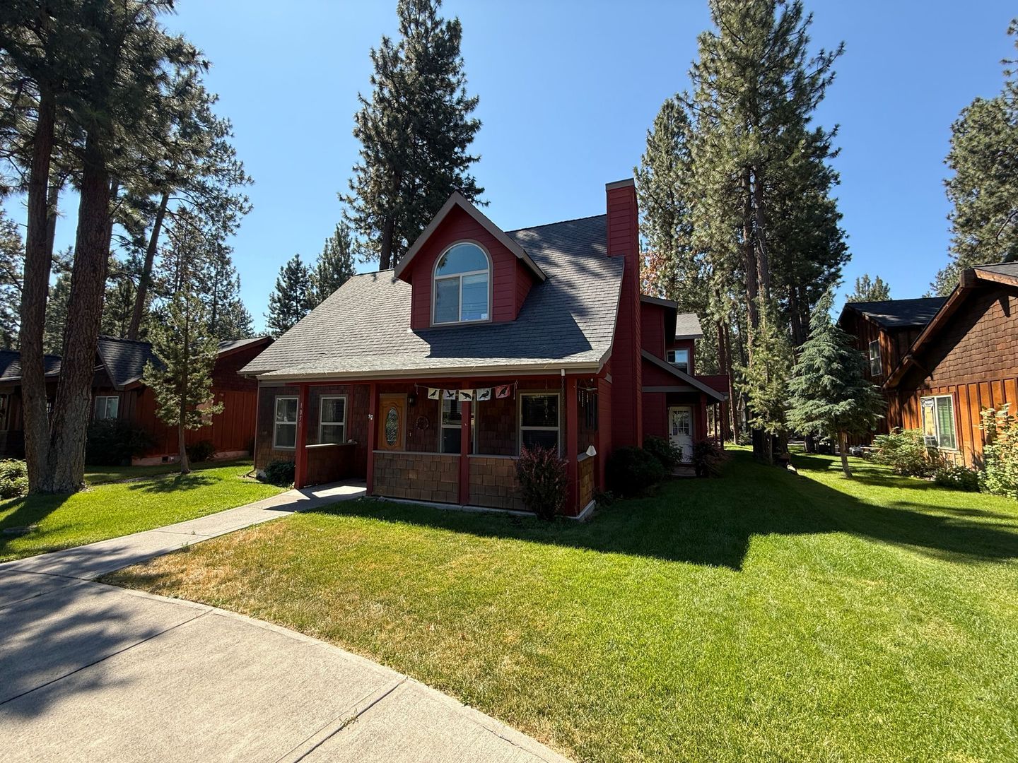 Sisters Multiplex: E Cascade Ave