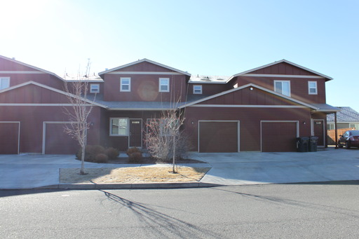 2-Bedroom Townhouse in Bend – photo 1