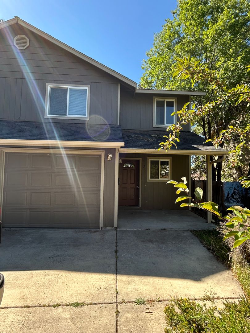 Bend Multiplex: 521 NE Burnside Ave