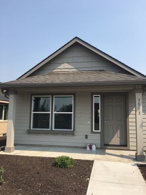 2 Bedroom / 1 Bathroom in SW Redmond Community – photo 1