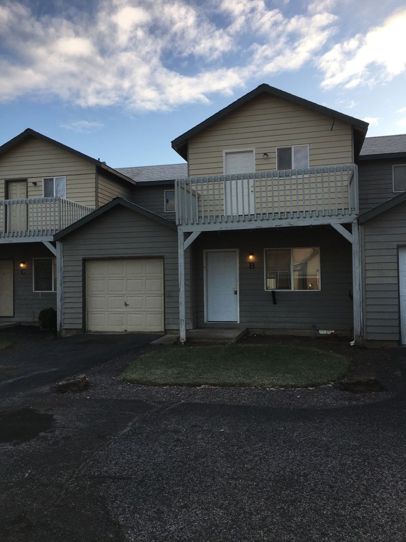 Redmond Townhome: 2053 SW Timber Ave
