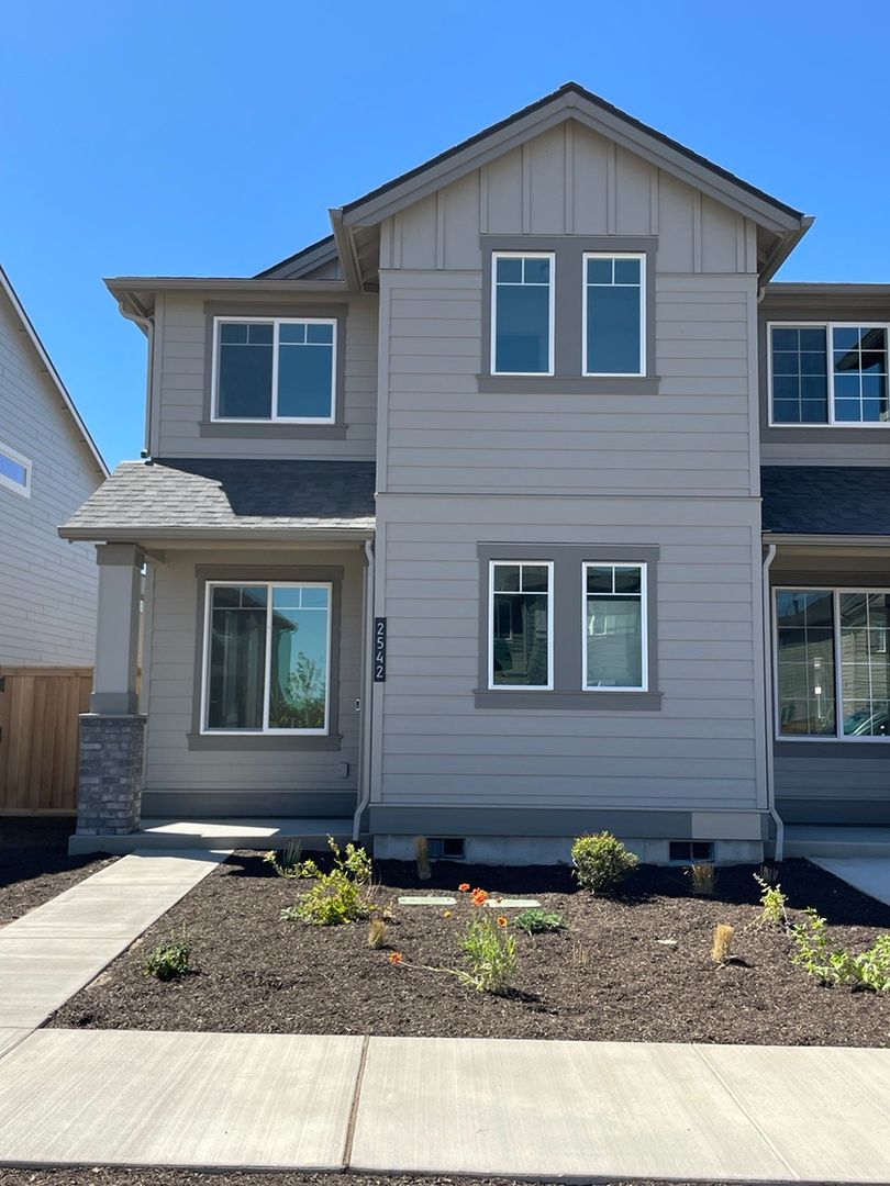 Redmond Townhome: 2542 NW Spruce Cone Lane