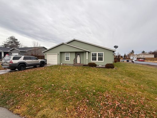 3 Bedroom / 2 Bathroom Duplex in Redmond – photo 1