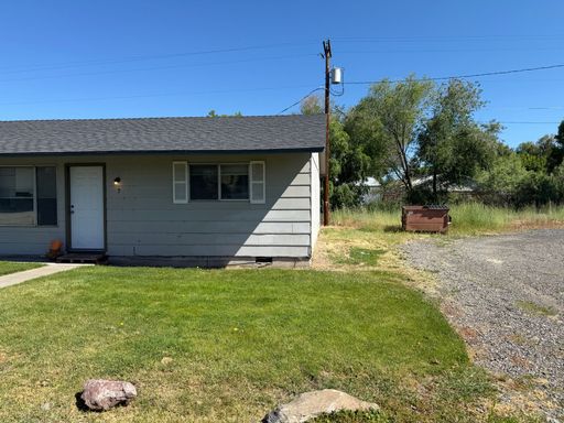 2 Bedroom /1 Bathroom Single Level End Unit in a Five Plex – photo 1