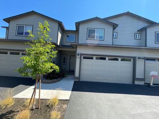 3 Bedroom / 2.5 Bathroom Townhome in Bend Oregon – photo 1