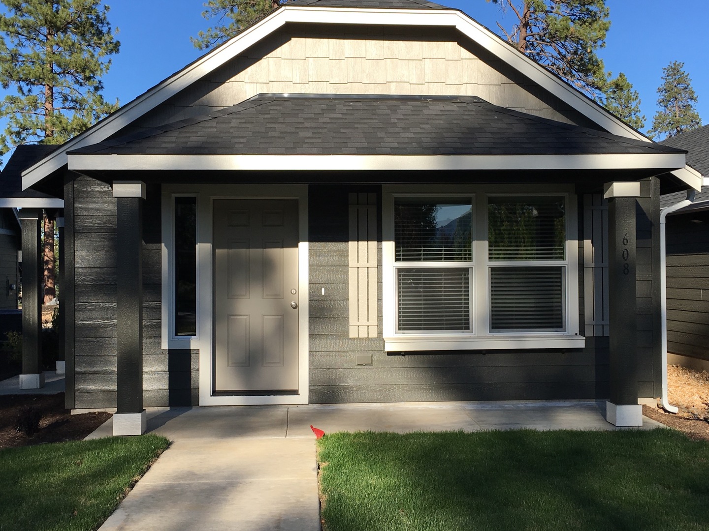 Sisters Townhome: 608 N Trinity Way